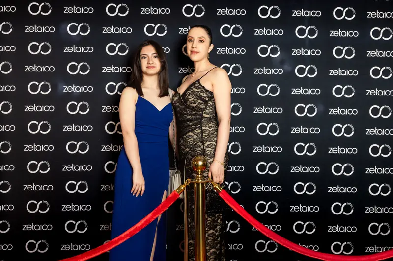 E_-08.jpg
